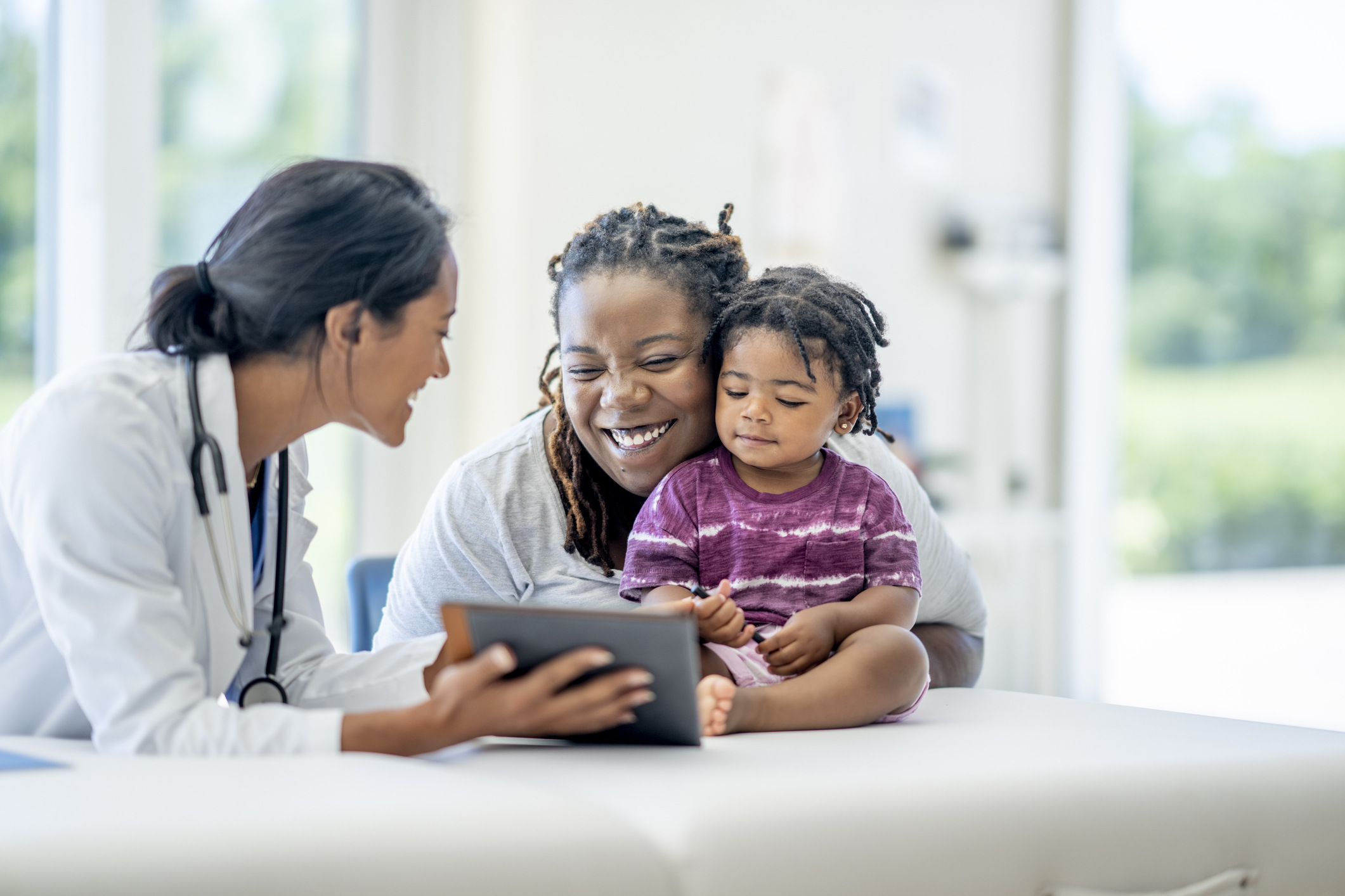 doctor-patient-discussing-appointment